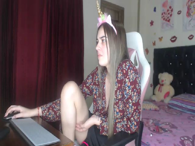 Live sex webcam photo for MIA_LOVE24 #258430623