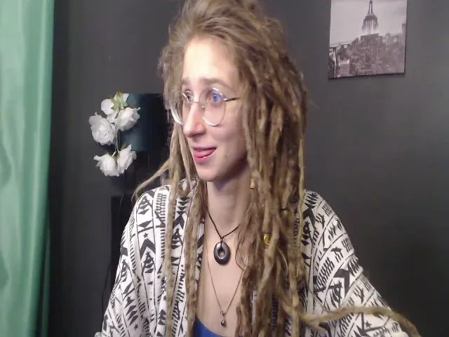 Live sex webcam photo for KINKYkeira #264747749