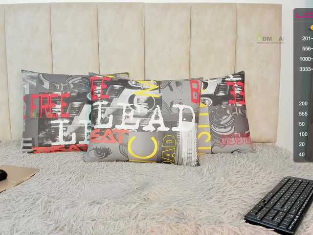 Live sex webcam photo for -Vitta- #246473265