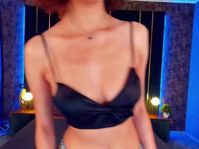 Live sex webcam photo for RaffaelaC #263529741