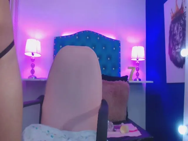 Live sex webcam photo for Georgia_Cox #253775976