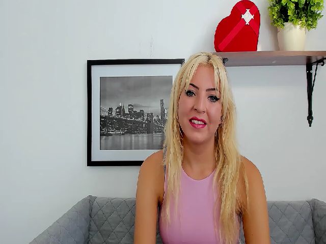 Live sex webcam photo for Lily_Carter18 #253307576