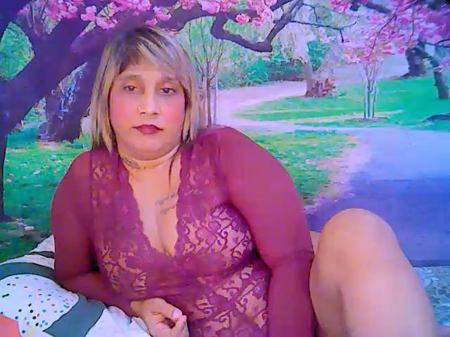 Live sex webcam photo for Roxyfoxy69 #261561976