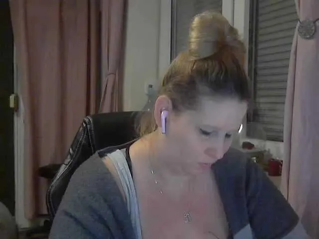 Live sex webcam photo for Mrs-Luder #287956075
