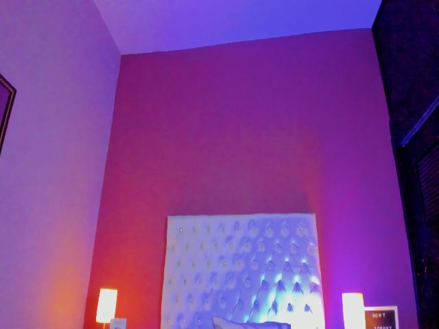 Live sex webcam photo for HaileyVans #262063843