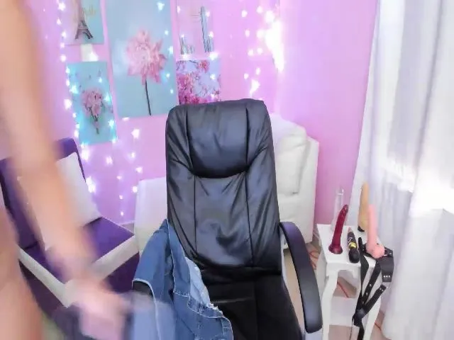 Live sex webcam photo for Lunita_start #261579780