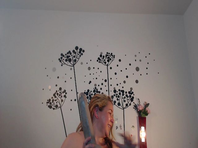 Live sex webcam photo for voluptuousDDD #259484696