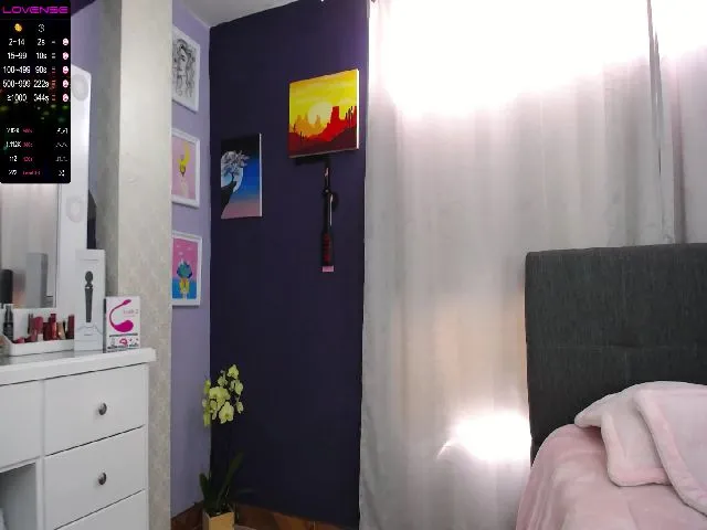 Live sex webcam photo for Sweet_tits2 #252620622