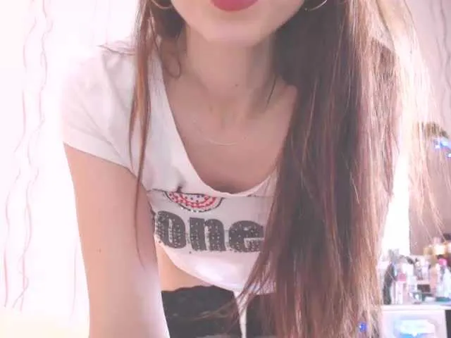 Live sex webcam photo for SexyQueen333 #240926413