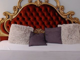 Live sex webcam photo for LennaGodess #240808789