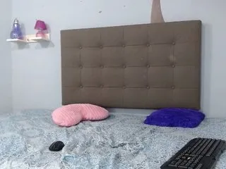 Live sex webcam photo for Little-fox1 #240719567