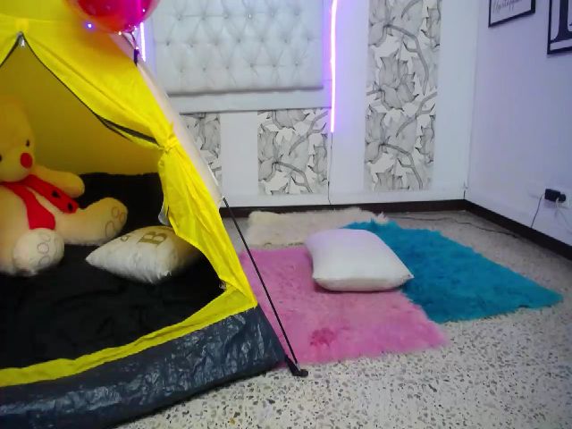 Live sex webcam photo for Alenaa_1 #261894022