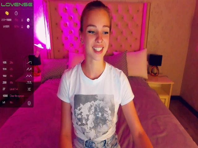 Live sex webcam photo for MariaCharming #254737375