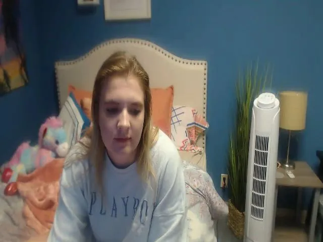 Live sex webcam photo for SnowWhiteXxxx #257656345