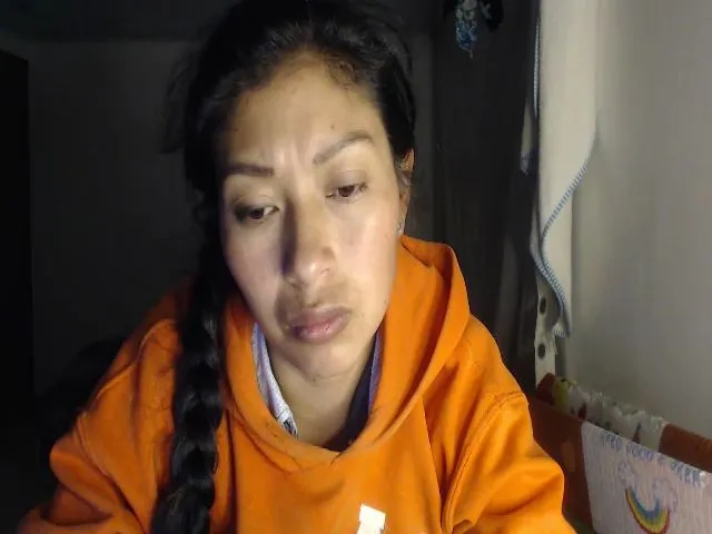 Live sex webcam photo for CHILENITAHOT #254358406