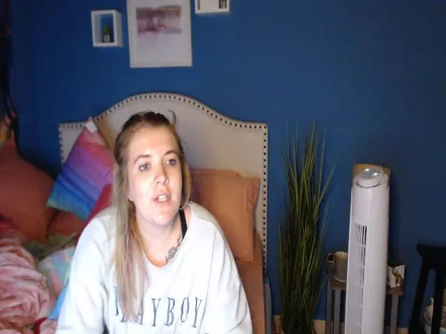 Live sex webcam photo for SnowWhiteXxxx #262311074