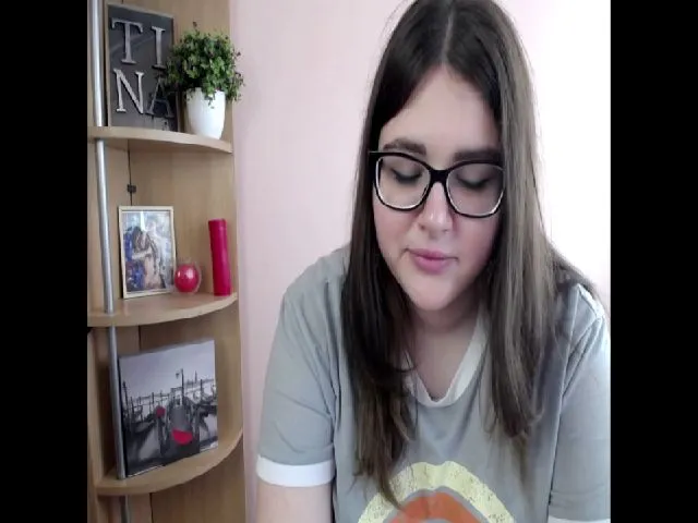 Live sex webcam photo for SweetyTinna #259220749