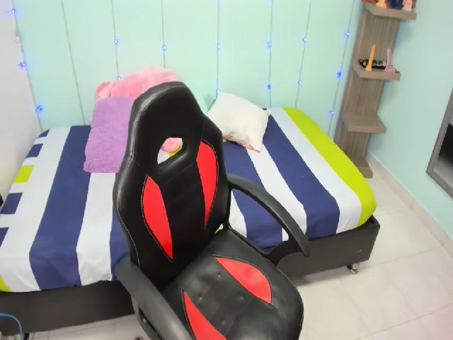 Live sex webcam photo for JENELOTIZZ #260191127