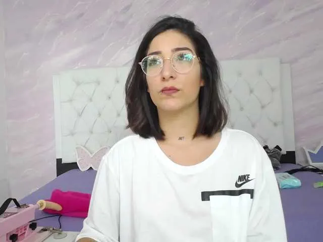 Live sex webcam photo for Karinapuerta #242414015