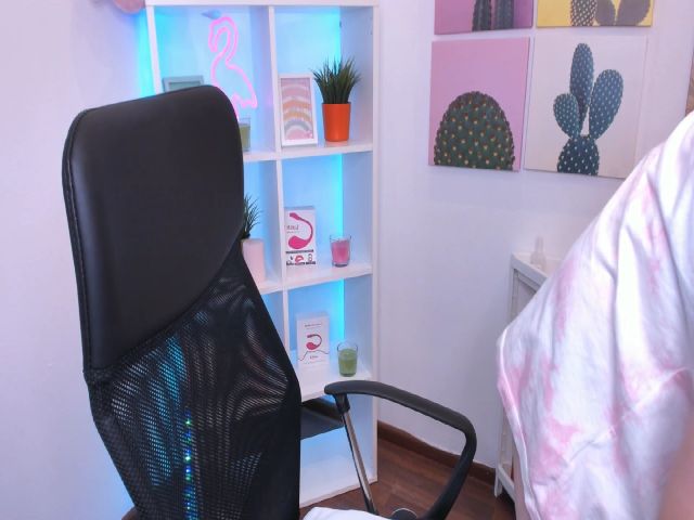 Live sex webcam photo for SweetMilkis #262644329