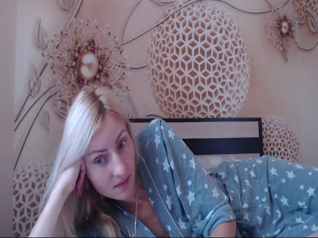Live sex webcam photo for MeltingJulia #259877915