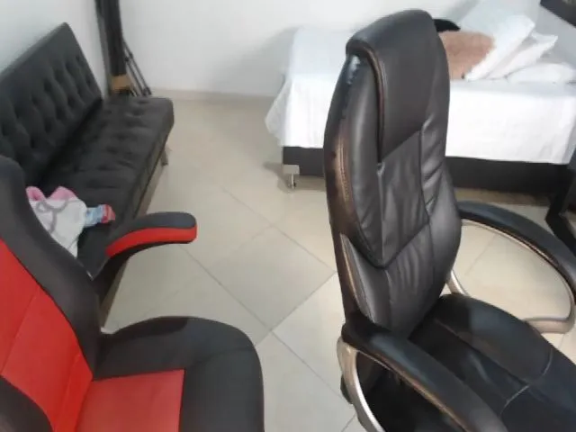 Live sex webcam photo for Thaunhty #259073105