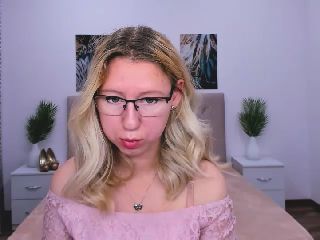 Live sex webcam photo for LizaSwan #251780731
