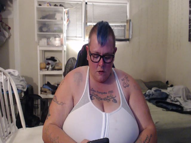 Live sex webcam photo for PunkChick420 #260503673