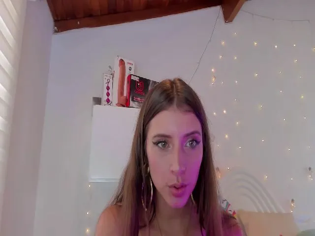 Live sex webcam photo for AlessaKitty #253899660