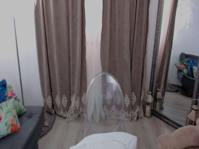 Live sex webcam photo for Cleohoney #258204595