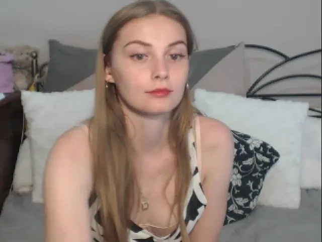 Live sex webcam photo for LarissaSexy25 #255375039