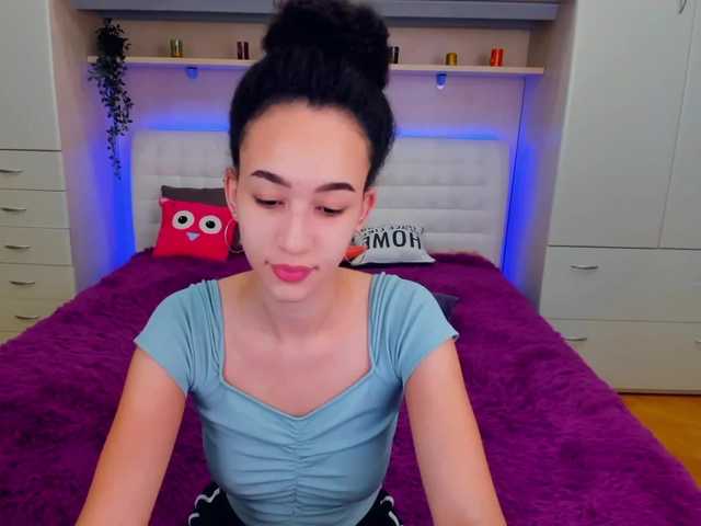 Live sex webcam photo for RaffaelaC #241068001