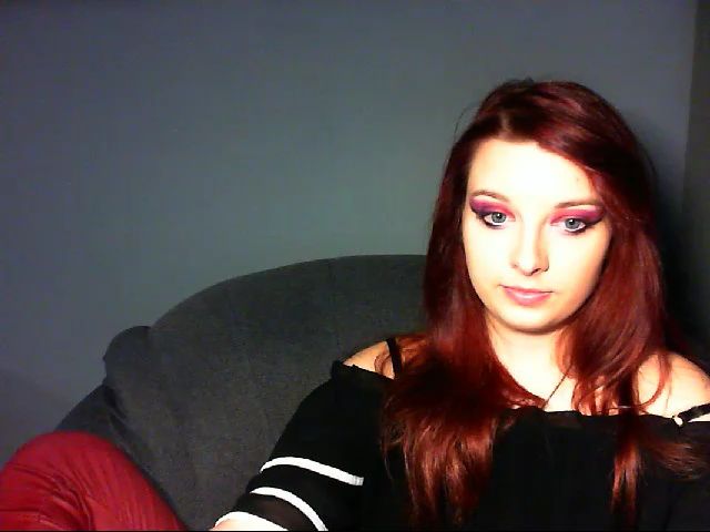 Live sex webcam photo for VirginLuna18 #261599068