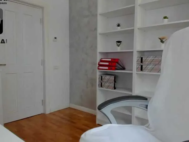 Live sex webcam photo for VanessaCroft #255918472