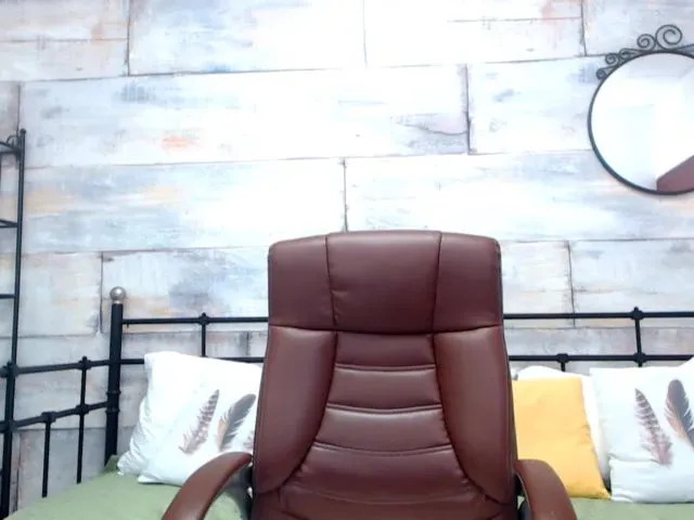 Live sex webcam photo for HeidiCutie #254719659