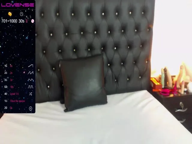 Live sex webcam photo for Shantal_19 #252312260