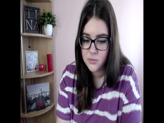 Live sex webcam photo for SweetyTinna #254064688