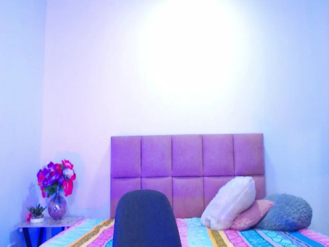 Live sex webcam photo for Saraparker09 #260264107