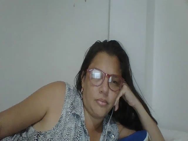 Live sex webcam photo for SweetLola01 #260530772