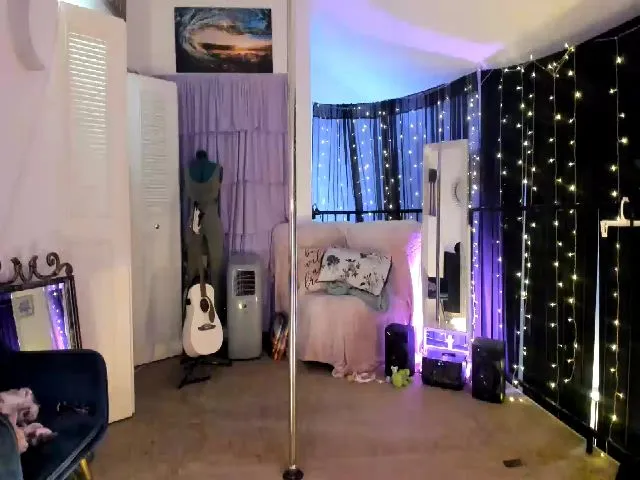 Live sex webcam photo for PetiteJewel #252491828