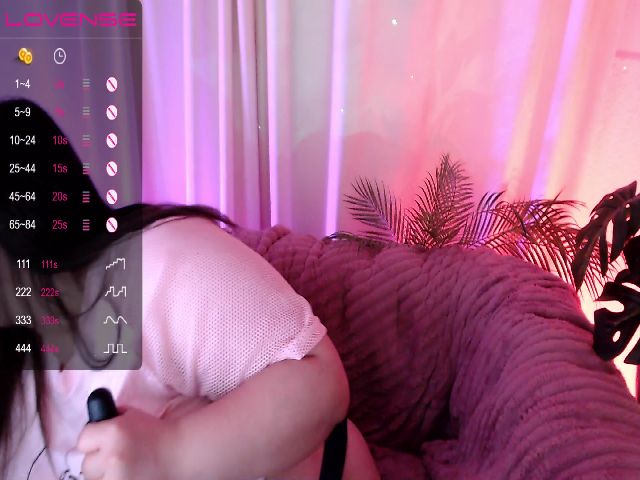 Live sex webcam photo for MinaMosss #258141406