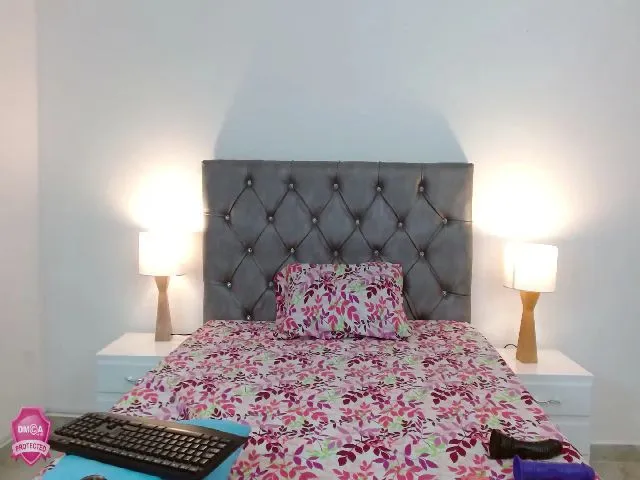 Live sex webcam photo for Camilaprettyx #264891062