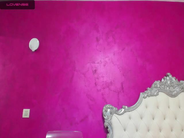 Live sex webcam photo for AimeeTeen #254094464