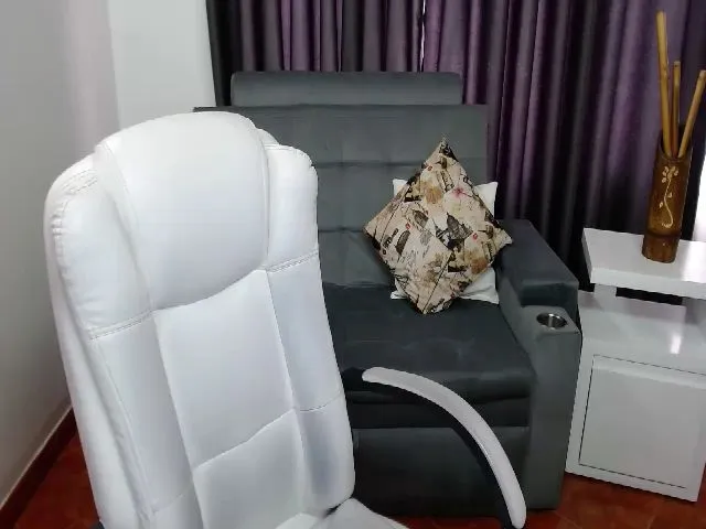 Live sex webcam photo for Emma_line #253908146