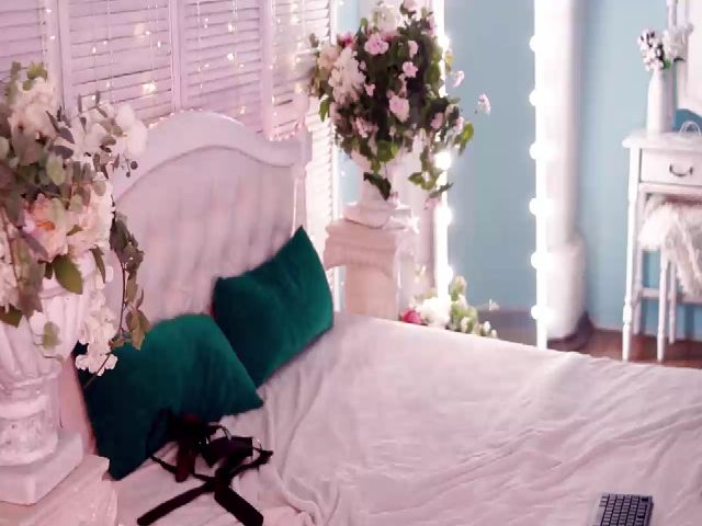 Live sex webcam photo for SashaBrie #252433463