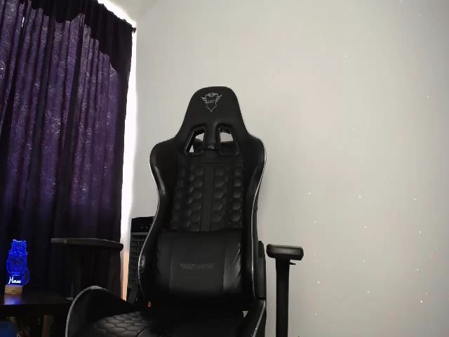 Live sex webcam photo for BiancaMiller #253431805