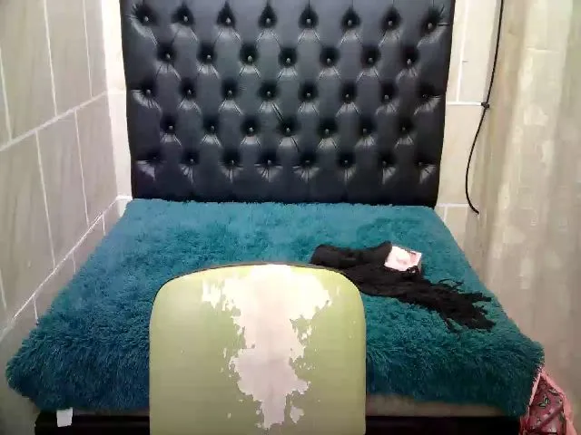 Live sex webcam photo for Emmaafox #258744211