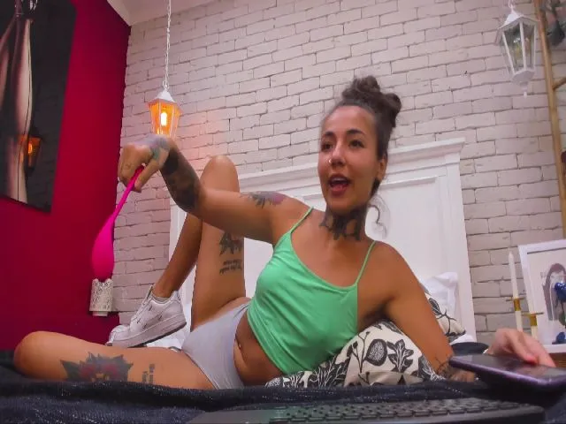 Live sex webcam photo for RubyStar0 #257793119