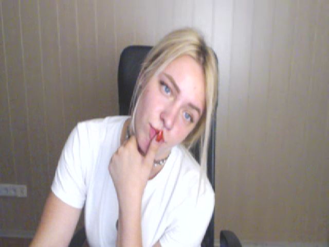 Live sex webcam photo for KetiLove_ #256591711