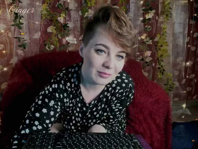 Live sex webcam photo for CelineGinger #241227302